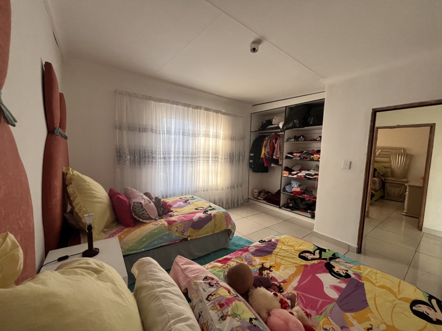 5 Bedroom Property for Sale in Wilkoppies North West